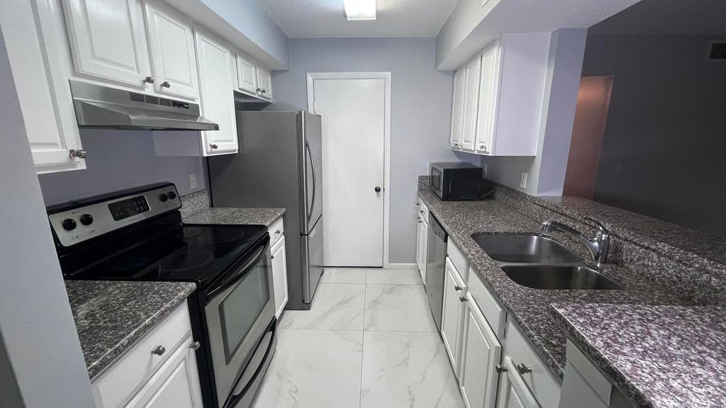 2+1 Condo — 815 W Boynton Beach Boulevard #11-107
