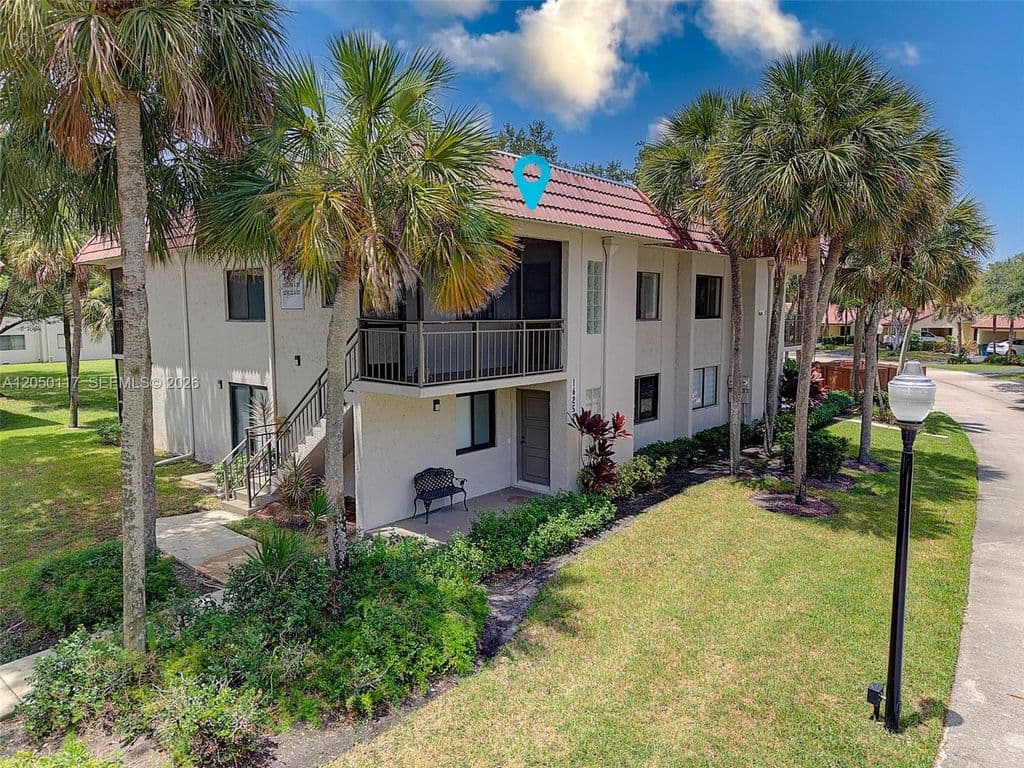 2-bedroom Condo — 16252 Laurel Dr #201