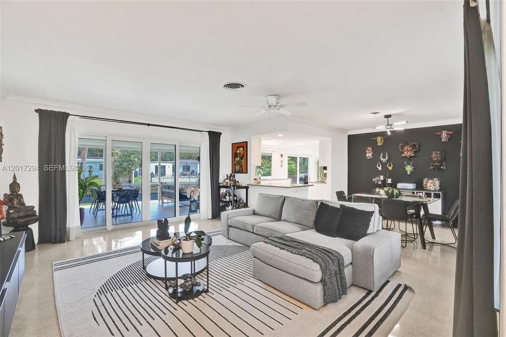 2+1 Müstakil ev — 1821 NW 33rd Ct