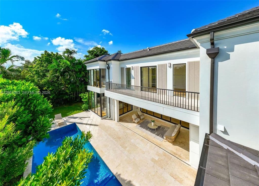 5-bedroom Single-Family Home — 1220 S Alhambra Cir