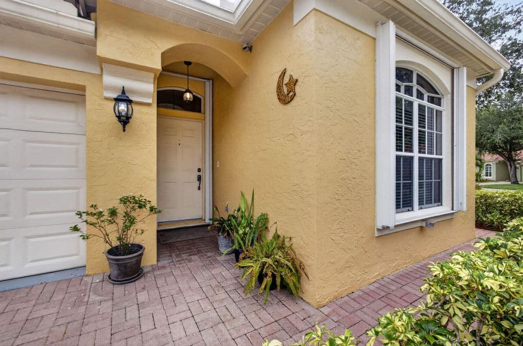 4-bedroom Single-Family Home — 8058 Via Hacienda