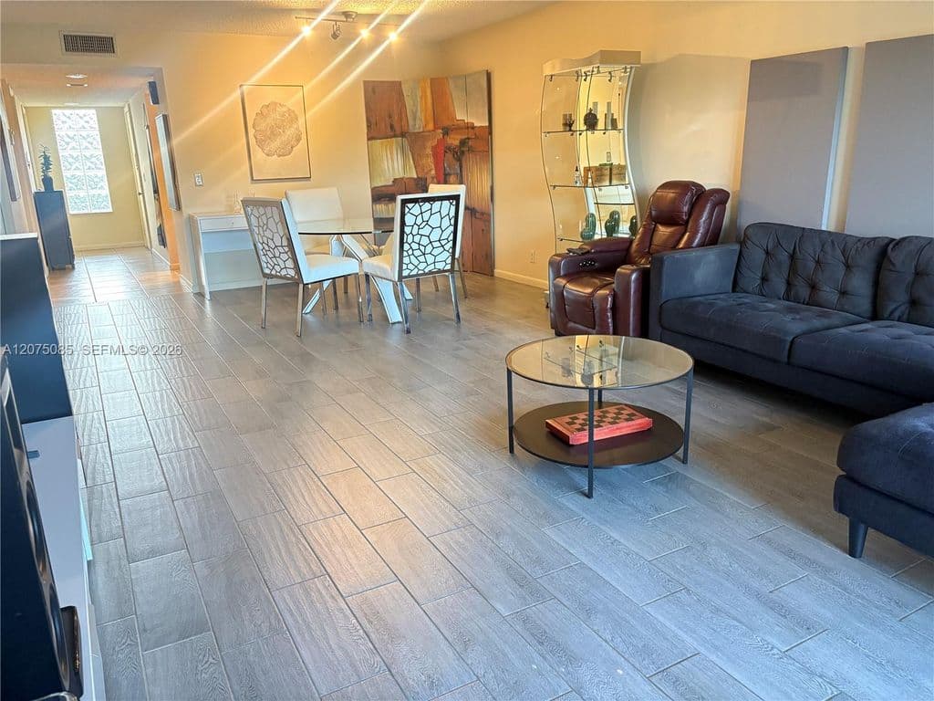 2+1 Condo — 16471 Blatt Blvd APT 203