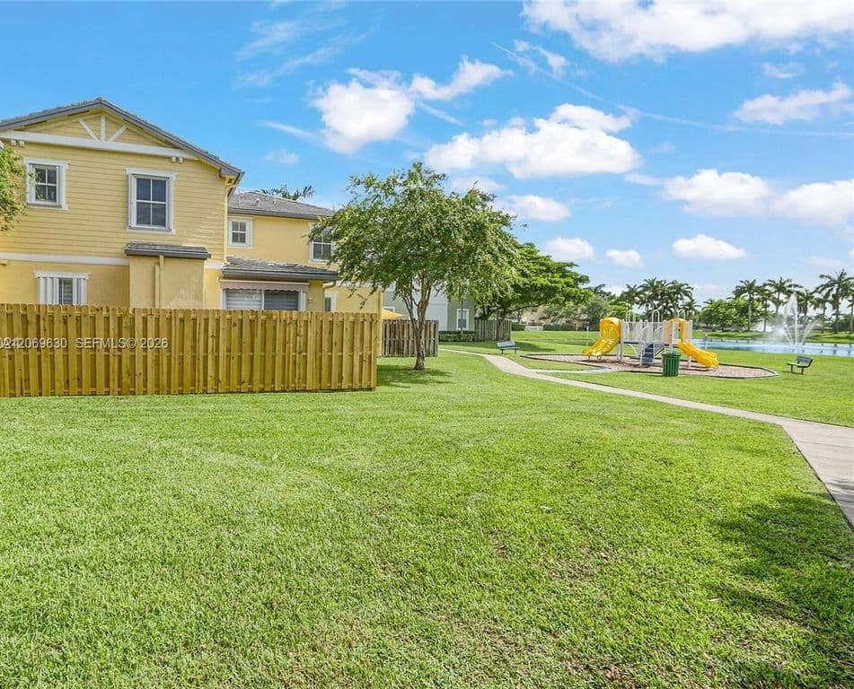3-bedroom Property — 2928 SE 2nd St Unit 3