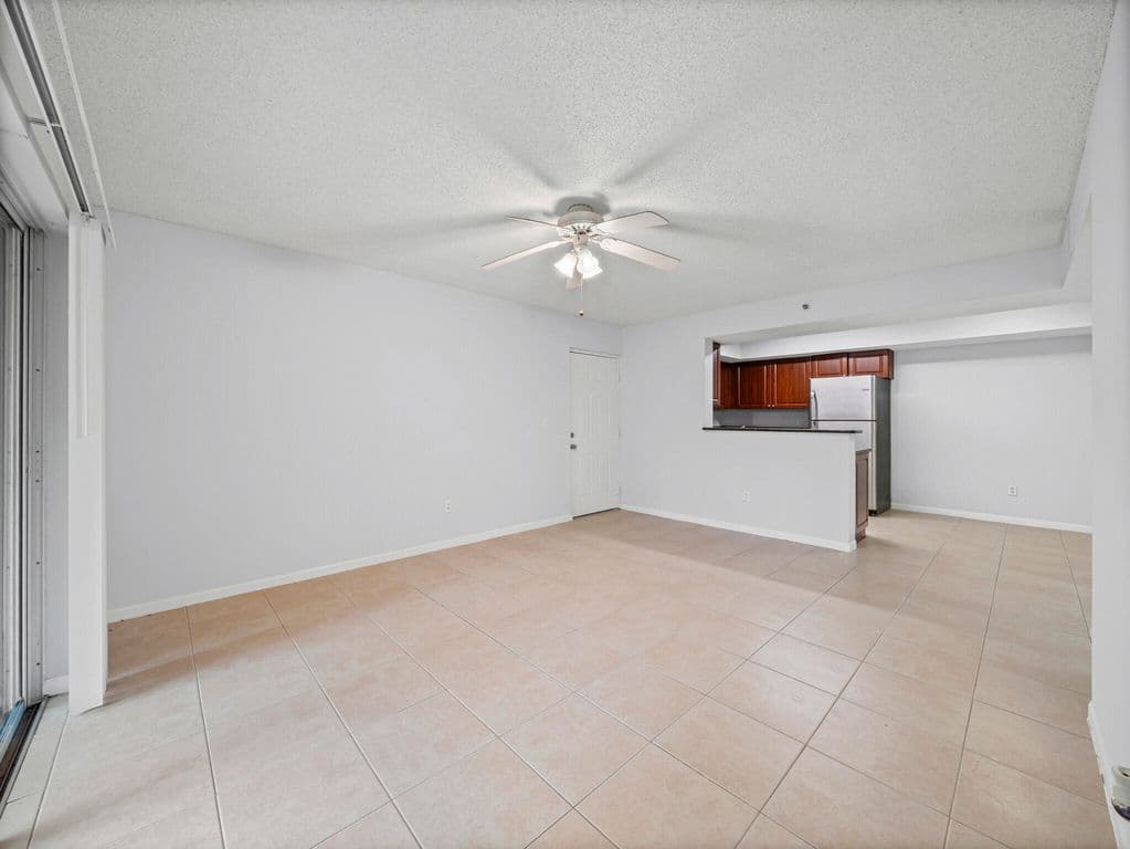 2-bedroom Condo — 5560 NW 61st Street #707