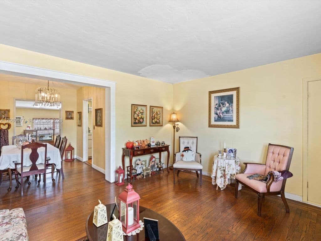 4-bedroom Single-Family Home — 1828 SW 18th St