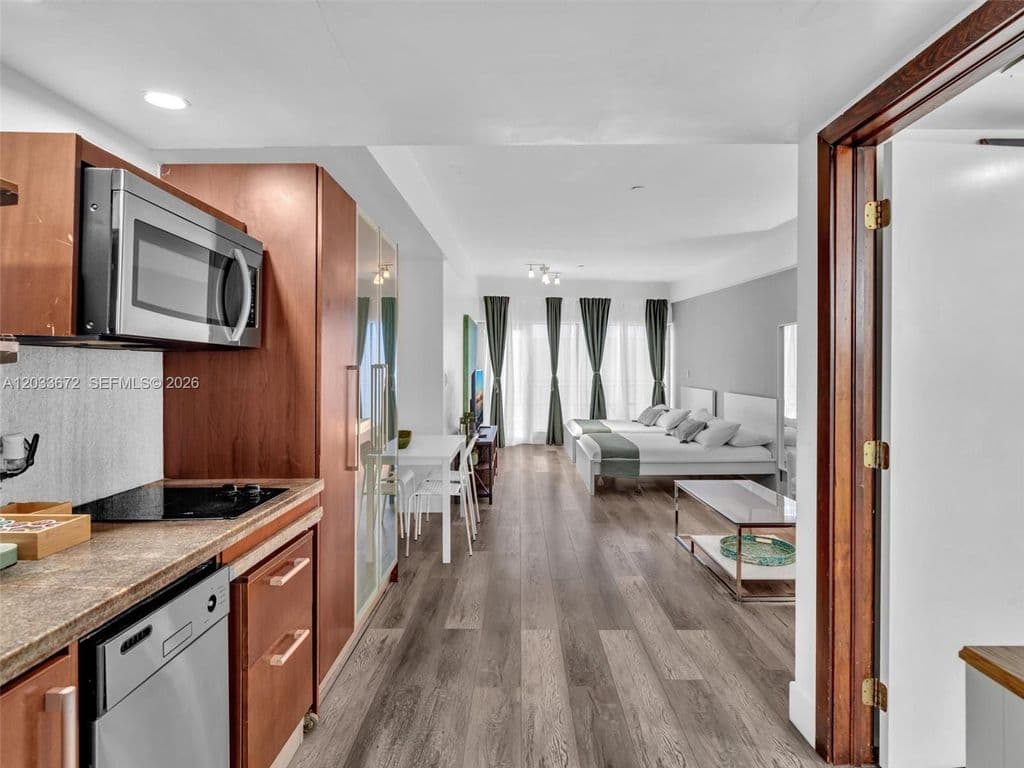 1+1 Condo — 1052 Ocean Dr #C203