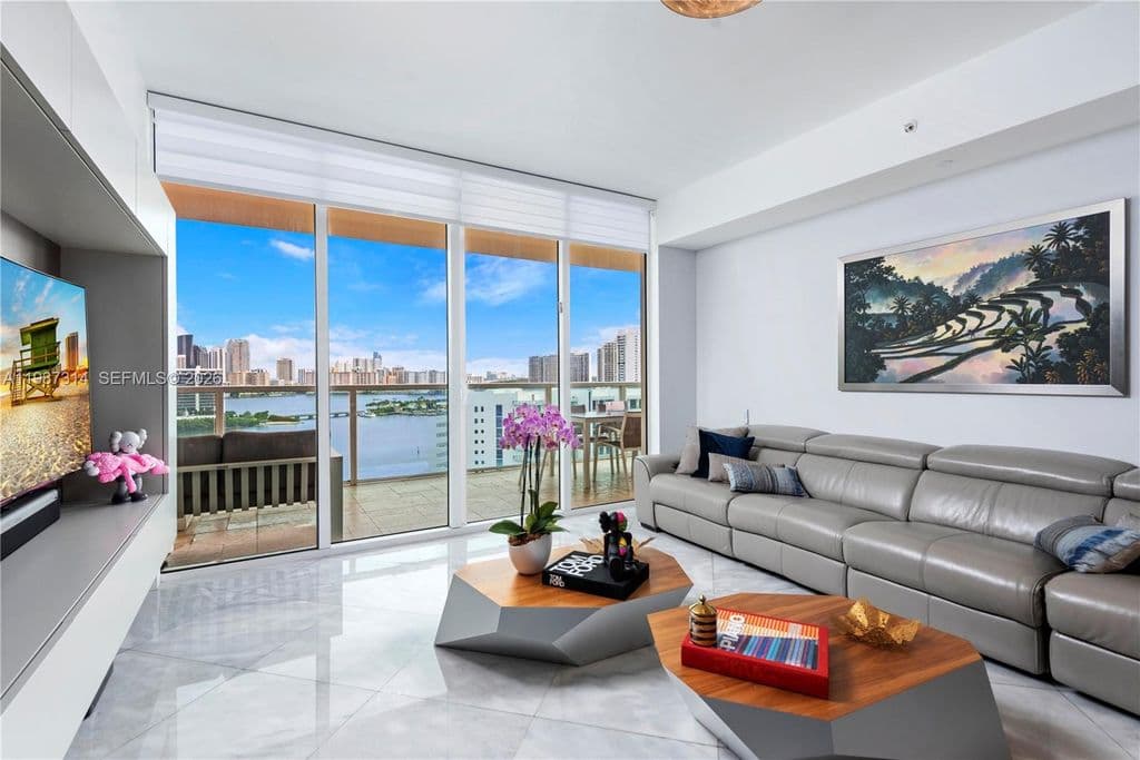 3+1 Condo — 3330 190th St #1715