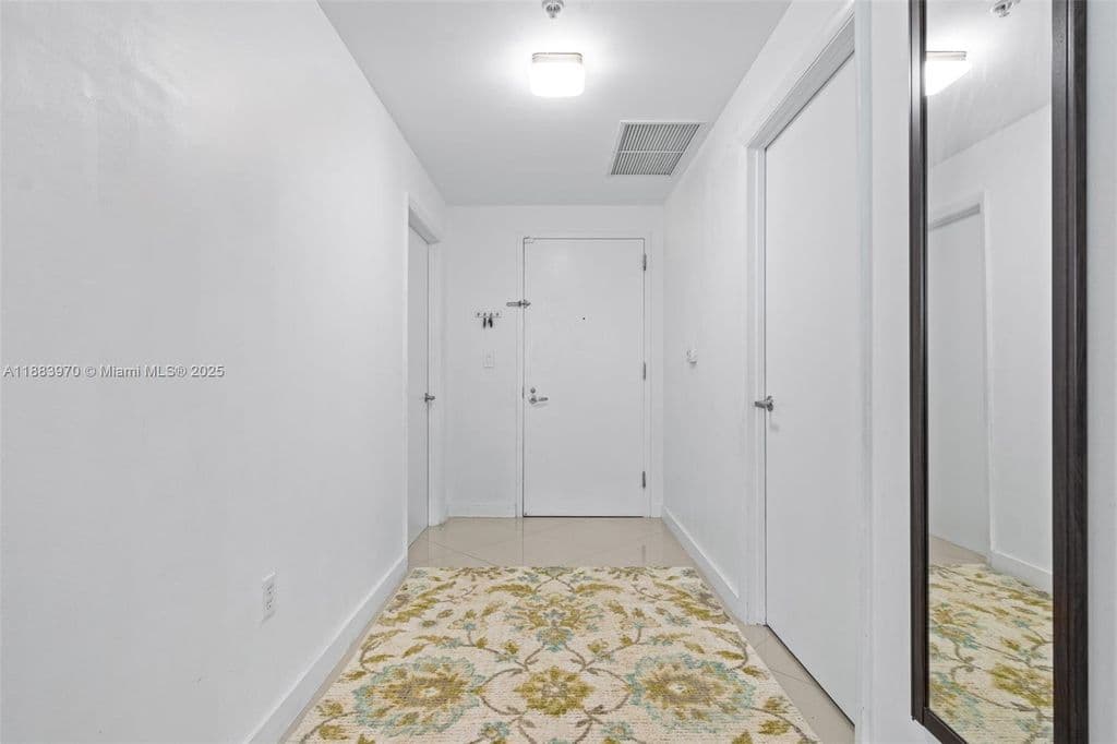2-bedroom Condo — 1900 N Bayshore Dr APT 4018