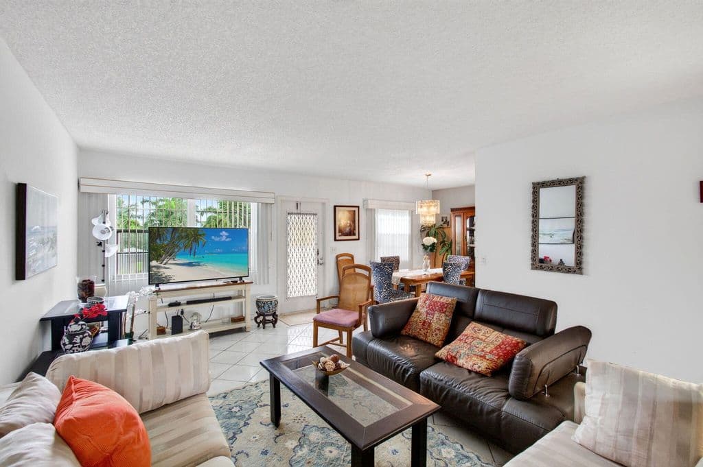 2-bedroom Condo — 3014 Exeter A