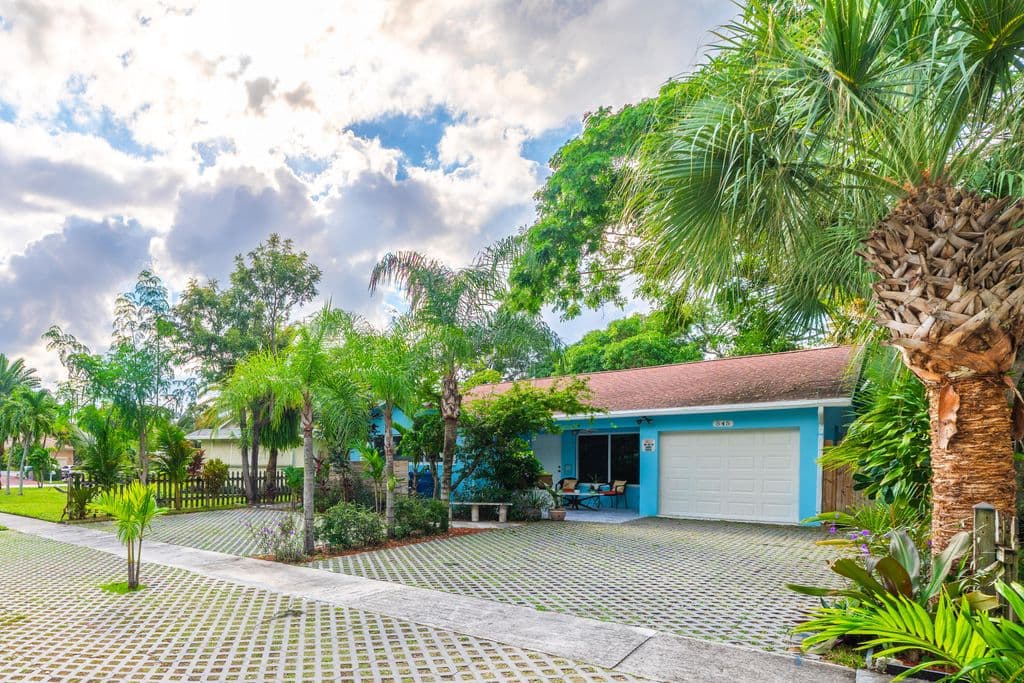 2+1 Müstakil ev — 545 S LAKE Drive