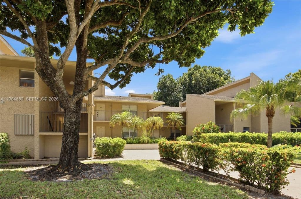 3-bedroom Condo — 7532 NW 86th Ter APT 104