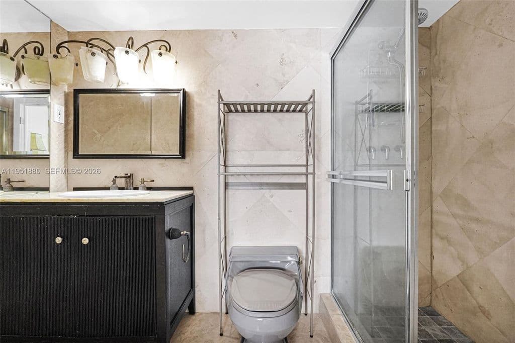 2+1 Condo — 314 SE 10th St APT 103