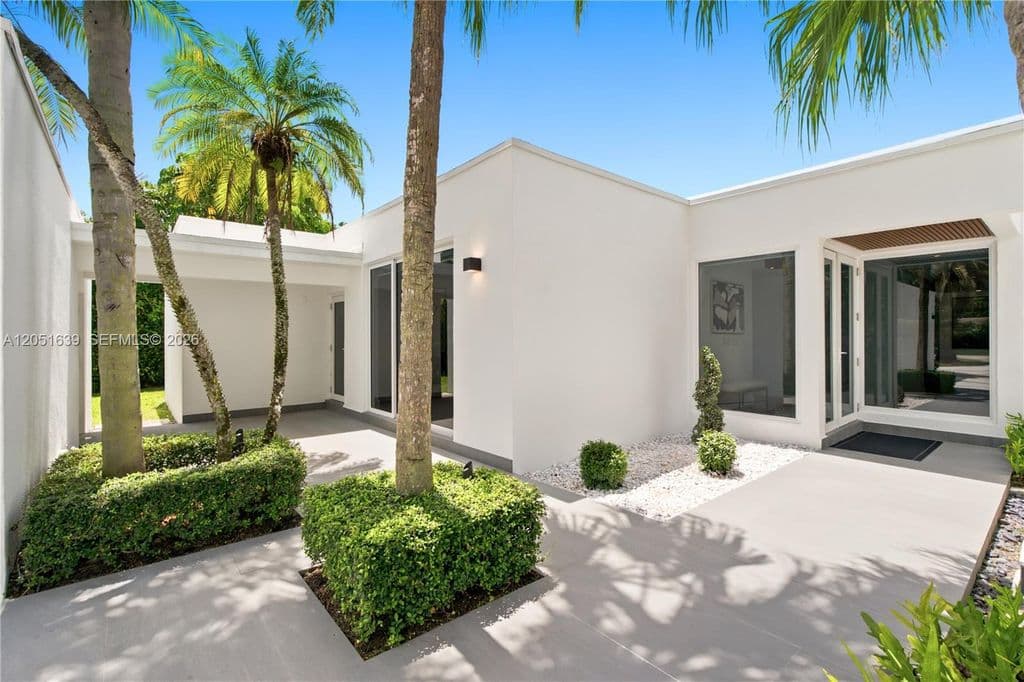 5-bedroom Single-Family Home — 10420 SW 64th St