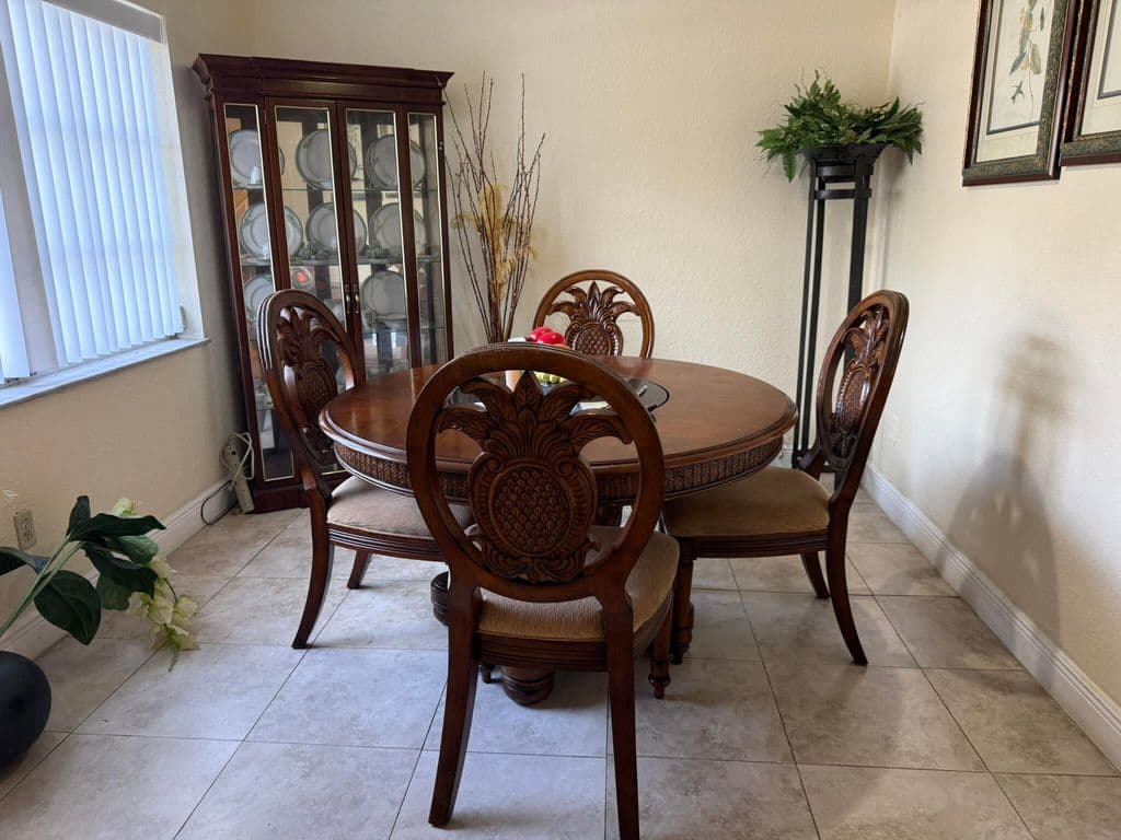 3-bedroom Property — 4136 Inverrary Drive #15C