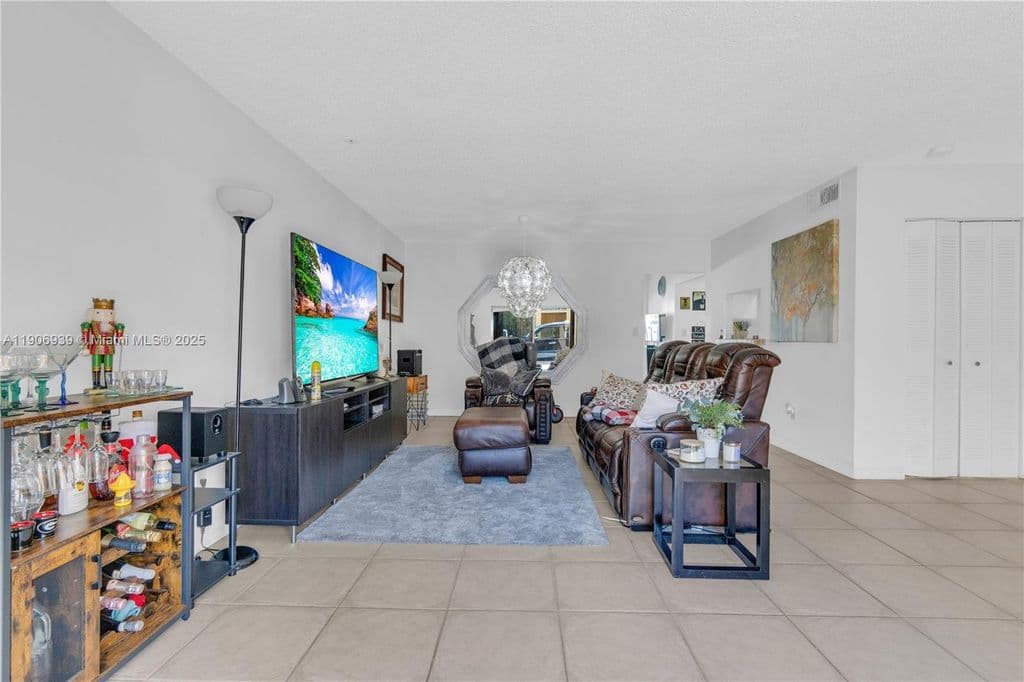 3-bedroom Property — 13715 SW 84th St APT F