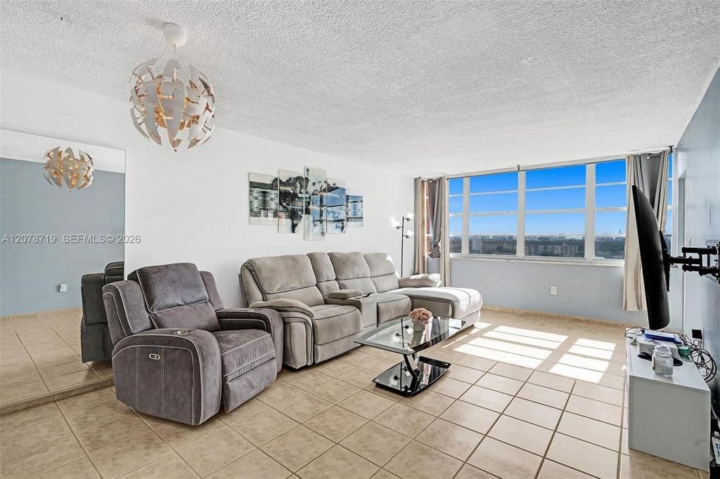 1+1 Condo — 1351 NE Miami Gardens Dr APT 1504E