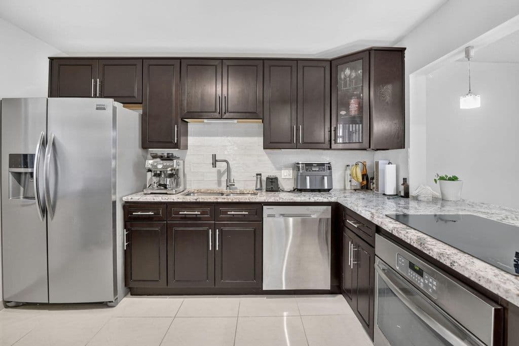 2-bedroom Condo — 410 Lakeview Drive #103
