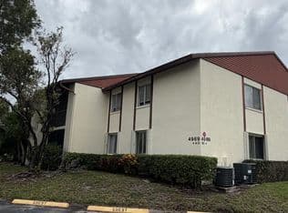 2-bedroom Condo — 4969 Sable Pine Circle #D2, West Palm Beach, 33417