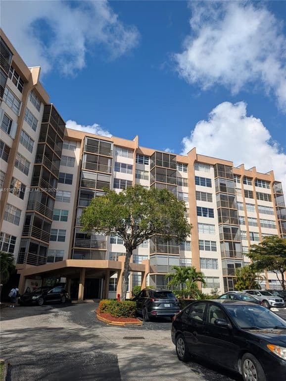 2-bedroom Condo — 1000 Saint Charles Pl APT 519