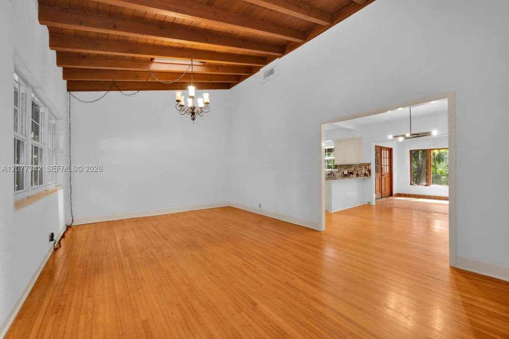 3+1 Müstakil ev — 5111 Maggiore St