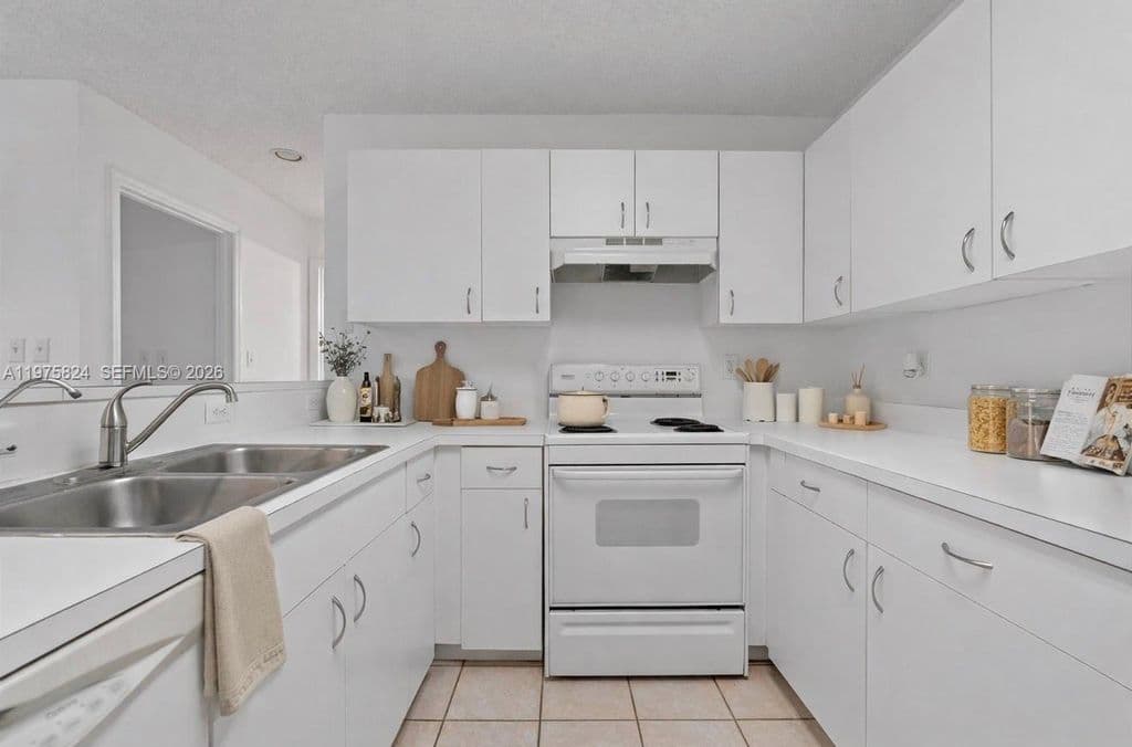 2-bedroom Condo — 10111 W Atlantic Blvd #C3