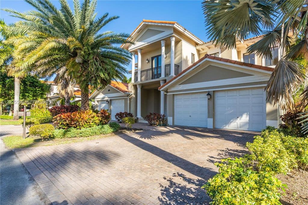 6+1 Müstakil ev — 19529 SW 80th Ct
