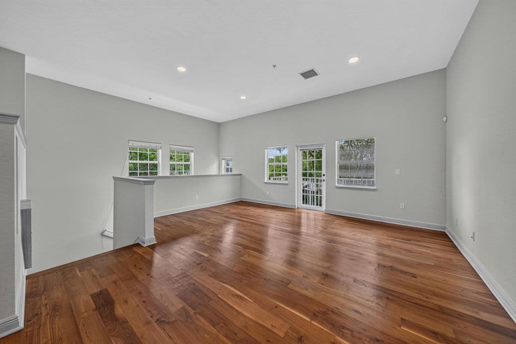 4-bedroom Property — 2700 NE 8th Avenue