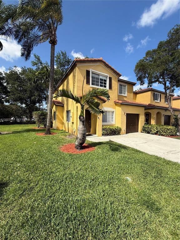 4-bedroom Property — 1704 SW 101st Ter