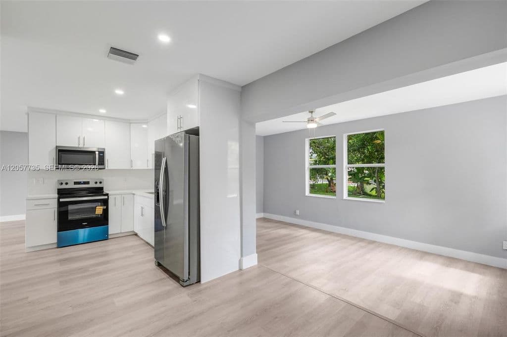 3+1 Müstakil ev — 6420 NW 26th St