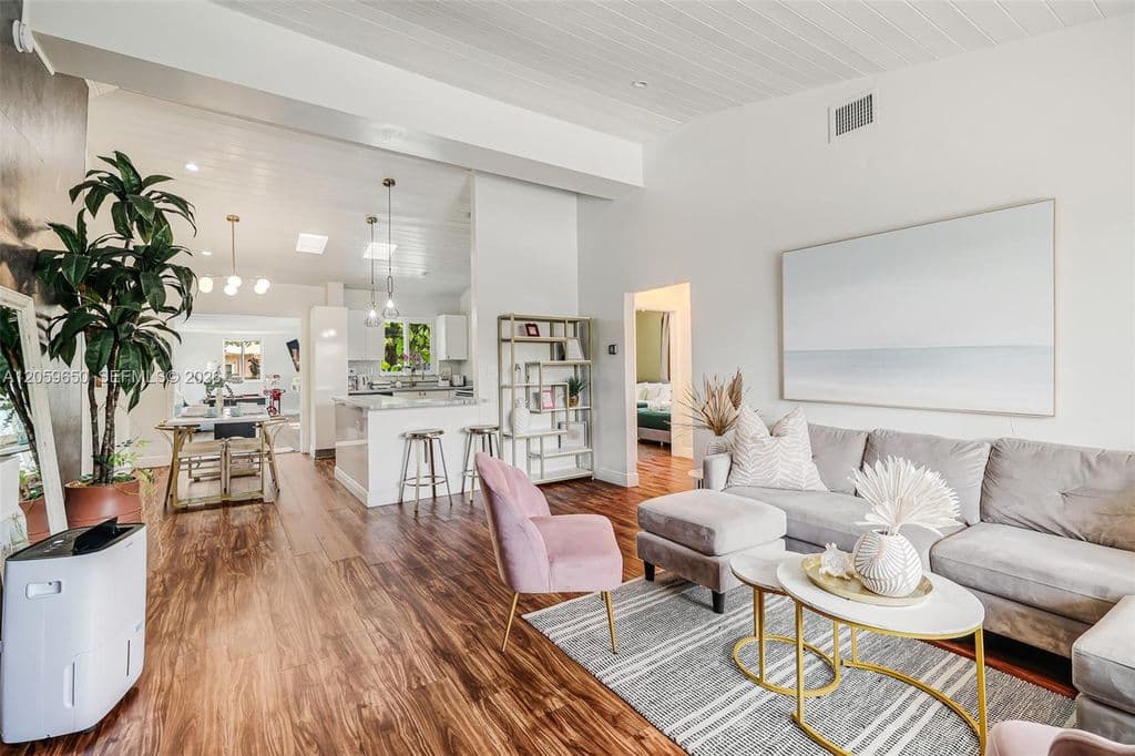 4+1 Müstakil ev — 65 NW 116th St
