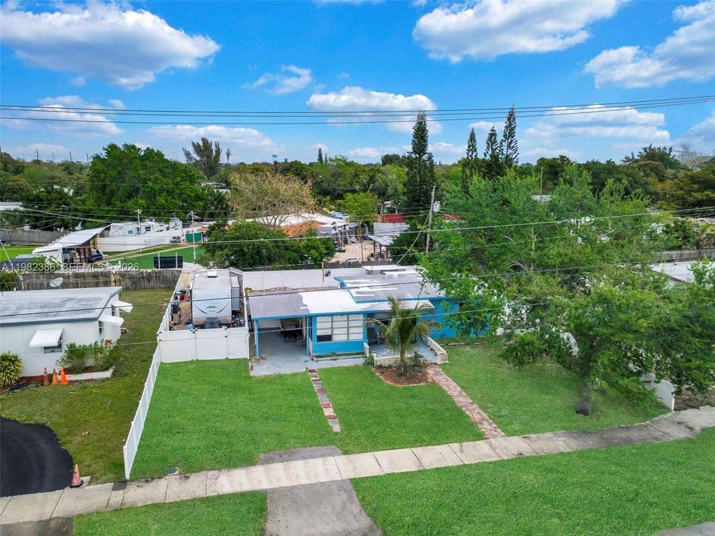 2-bedroom Single-Family Home — 1449 NE 51st St