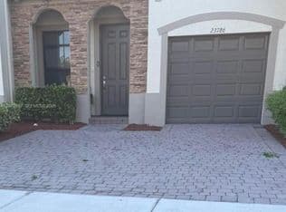 3-bedroom Townhouse — 23786 SW 118th Ave, Homestead, 33032
