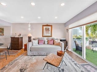 2-bedroom Condo — 1455 West Ave APT 501, Miami Beach, 33139