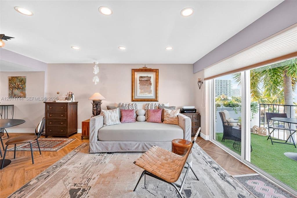 2+1 Condo — 1455 West Ave APT 501