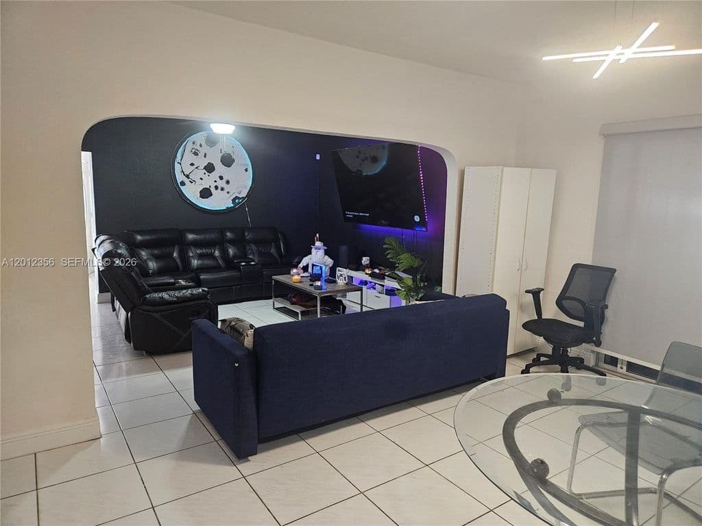 6+1 Müstakil ev — 2231 NW 4th Ter