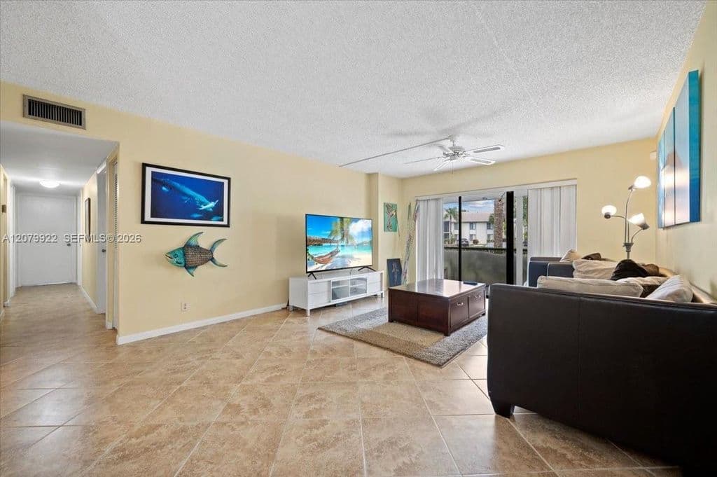 3-bedroom Condo — 1014 Green Pine Blvd APT H1