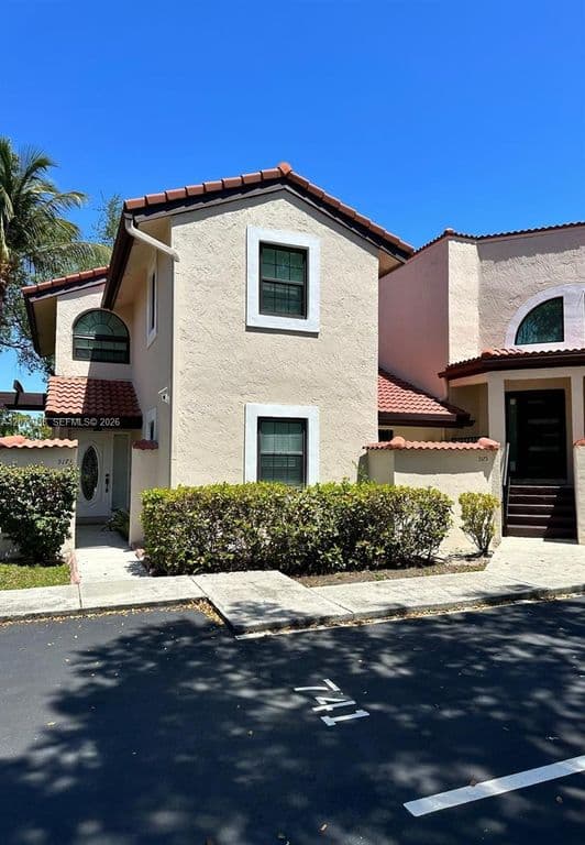 2+1 Mülk — 9177 W Sunrise Blvd