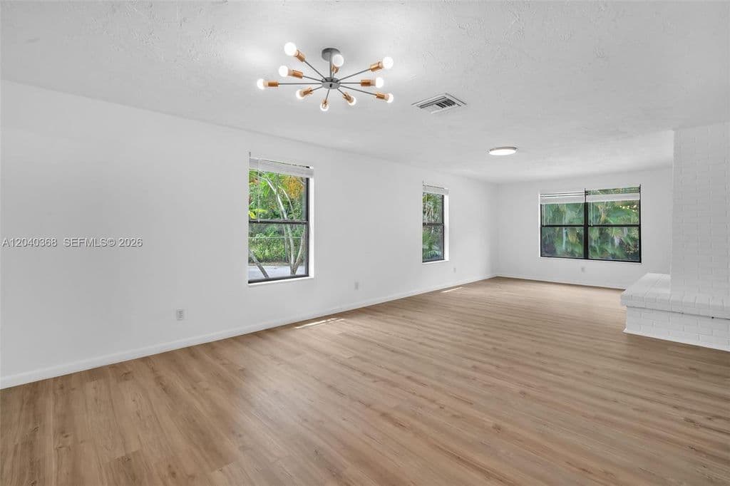 3-bedroom Single-Family Home — 5096 SW 28th Ter