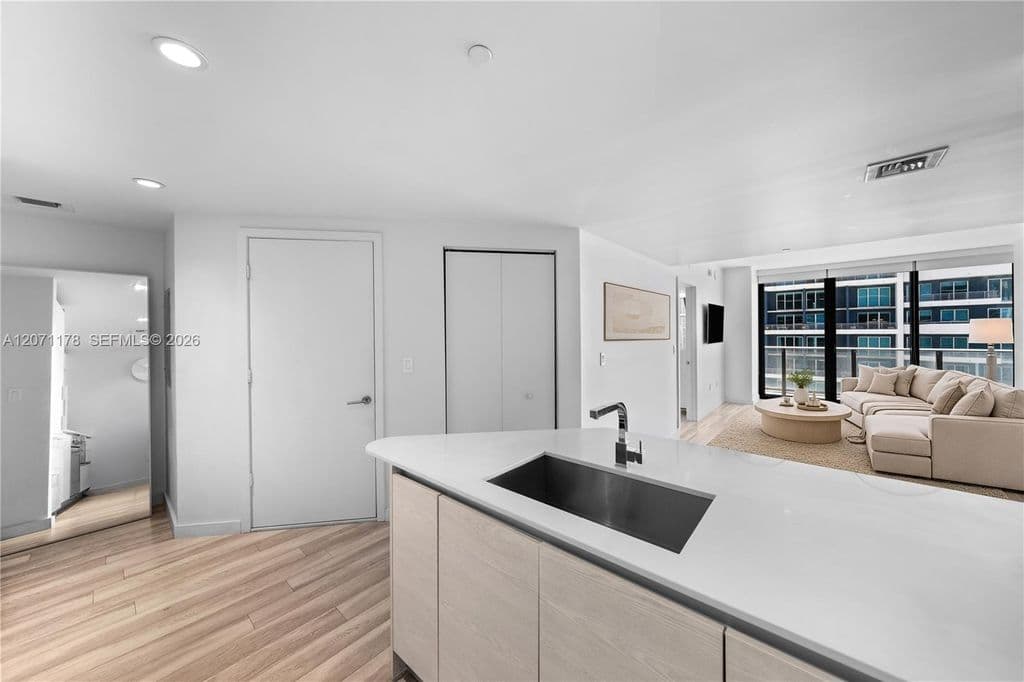 2+1 Condo — 1300 S Miami Ave #3709