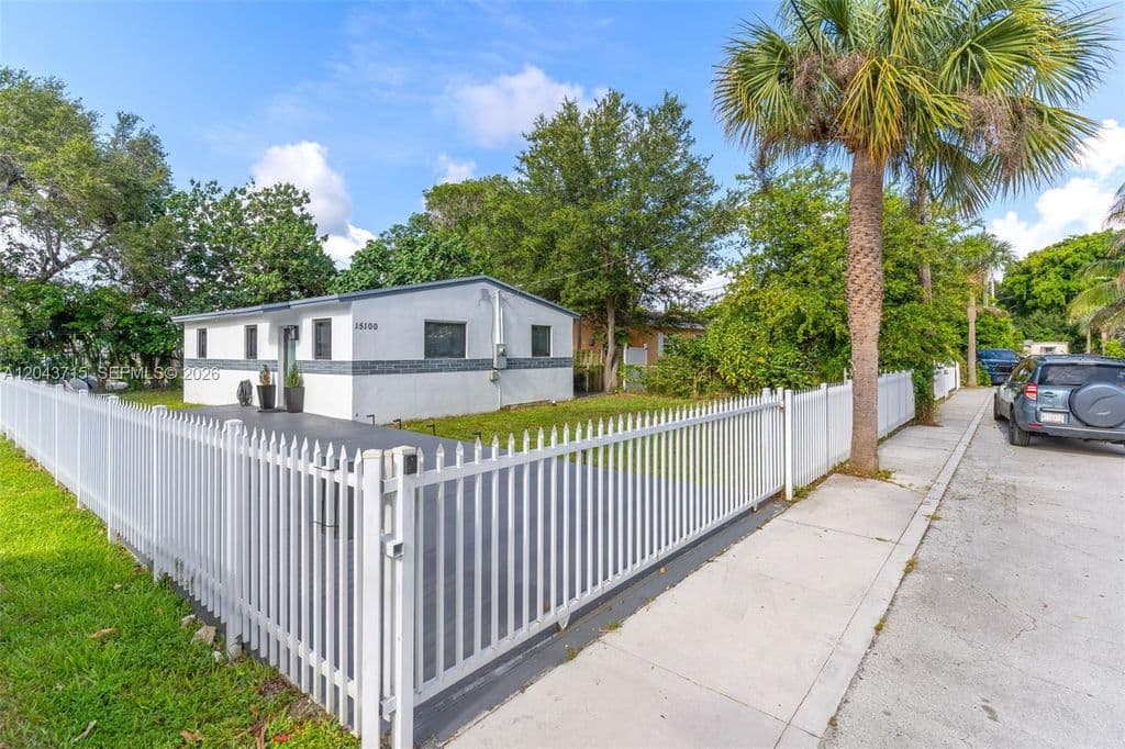 3+1 Müstakil ev — 15100 NE 14th Ct