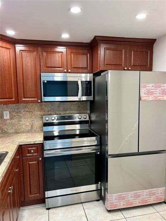 2-bedroom Condo — 484 NW 165th Street Rd APT A316