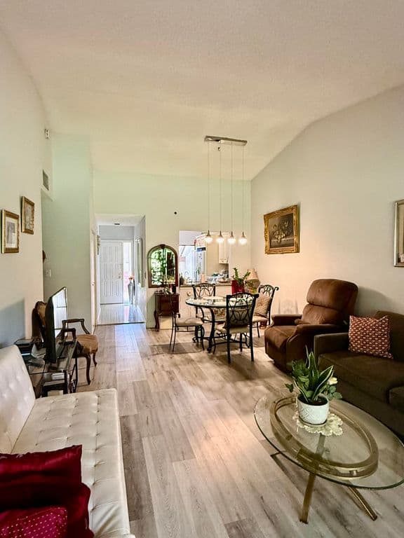 2-bedroom Single-Family Home — 3927 Vine Tree Trail #B
