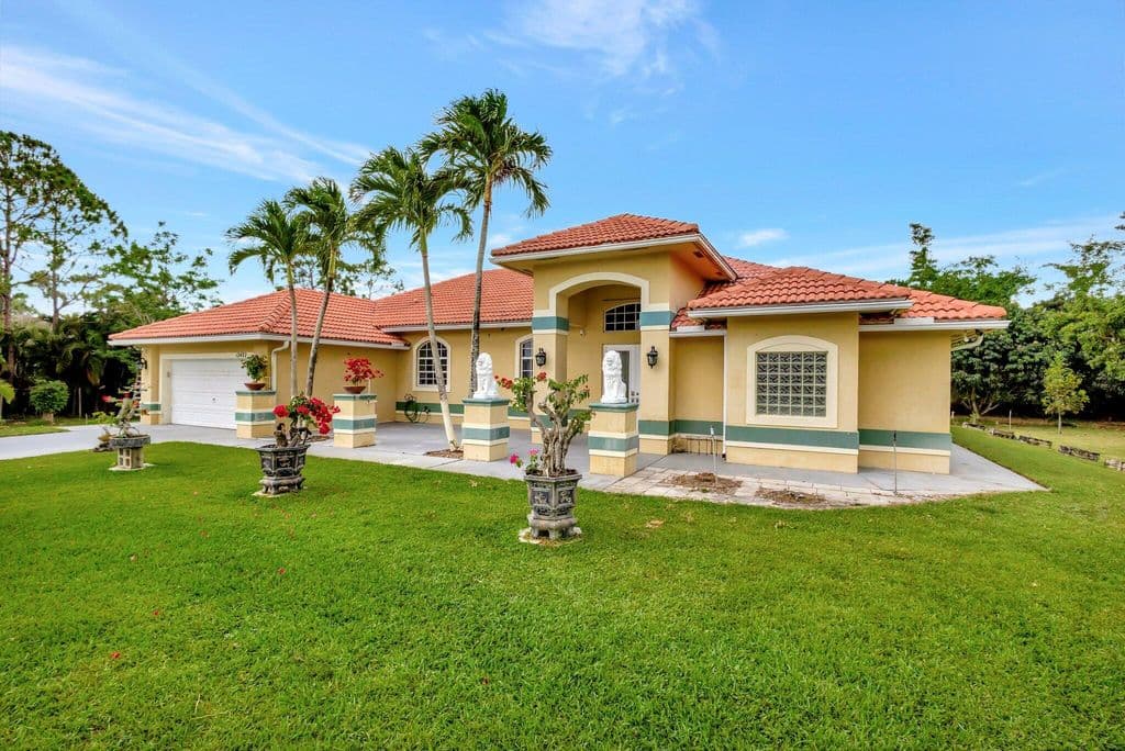 4-bedroom Single-Family Home — 12402 83rd Lane N