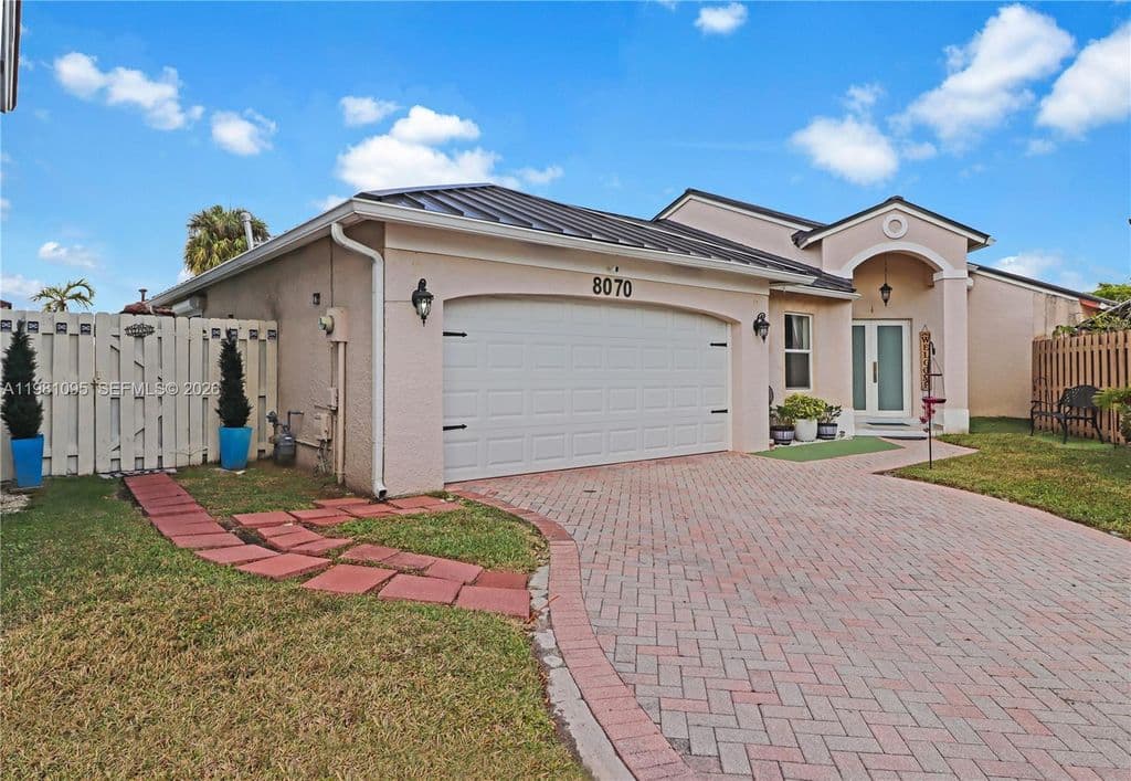 4+1 Müstakil ev — 8070 SW 157th Pl