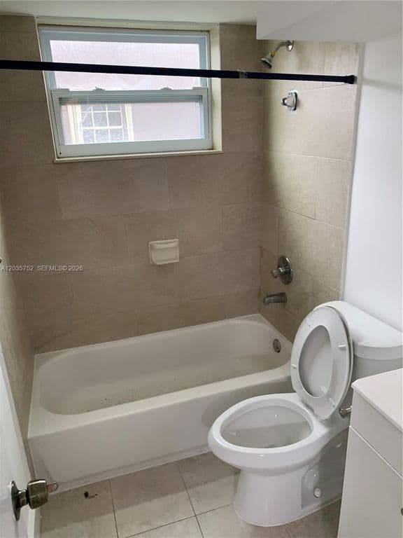 1-bedroom Condo — 1851 NE 168th St APT B10