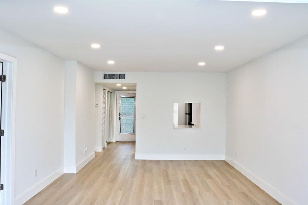 2-bedroom Condo — 6000 NW 64TH Avenue #303