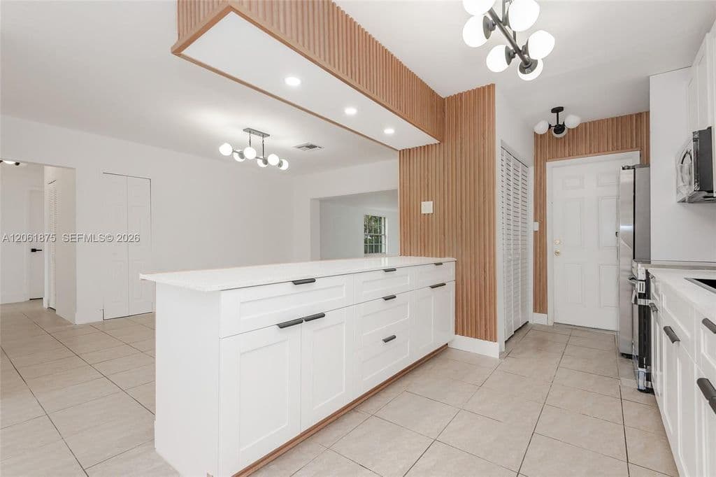 3-bedroom Single-Family Home — 998 W 68th St