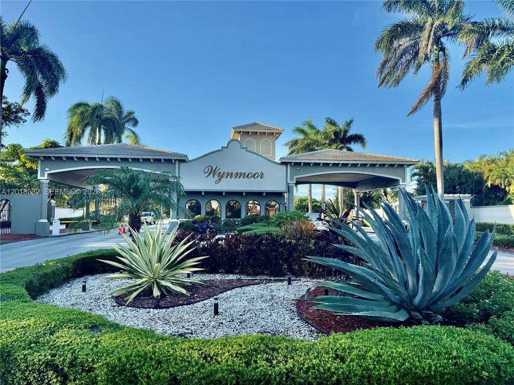 2-bedroom Condo — 2301 Lucaya Ln APT O1
