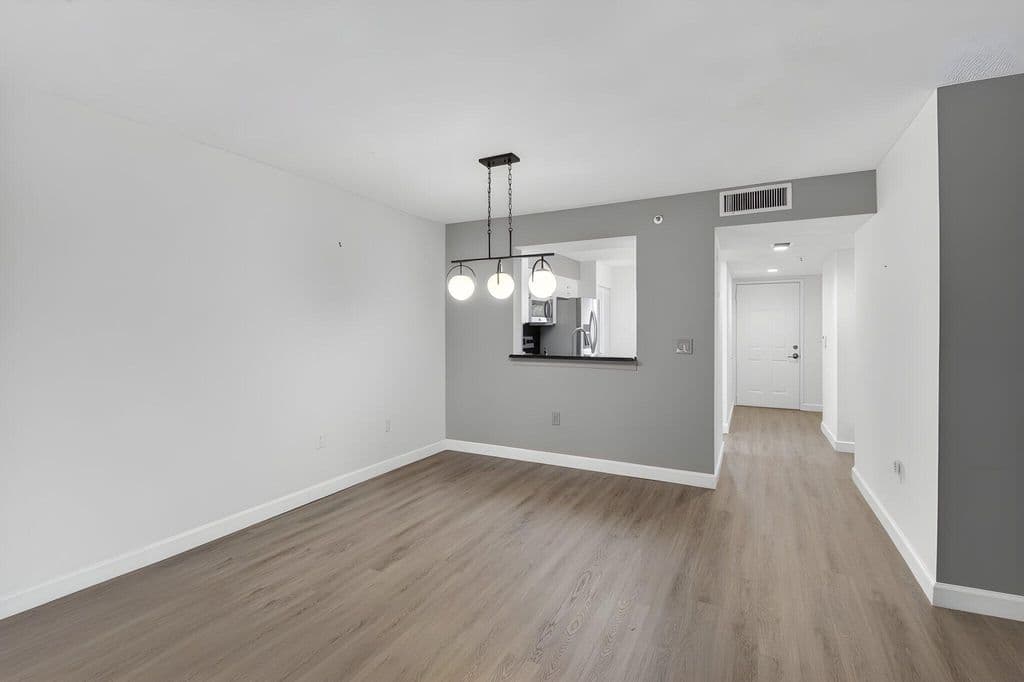 2-bedroom Condo — 6080 Huntwick Terrace #405