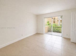 2+1 Condo — 17911 NW 68th Ave APT M201, Hialeah, 33015